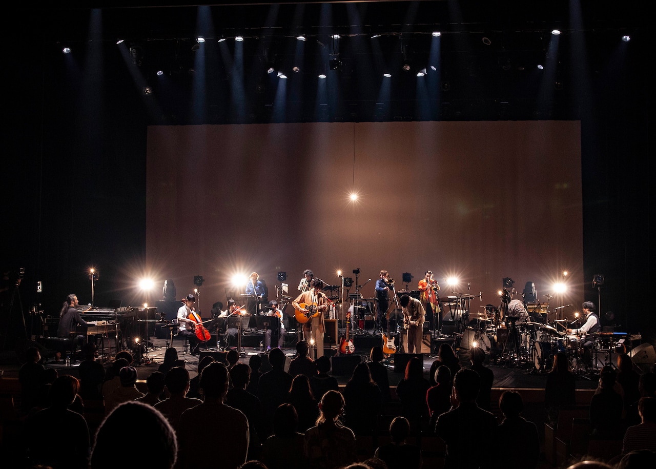 「ROTH BART BARON『けものたちの名前』 Tour final ~Live at めぐろパーシモン大ホール~」より。